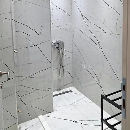 Dior - - Strogi Centar Grada 公寓 *