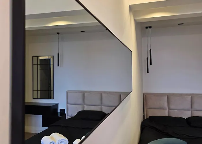 Dior - - Strogi Centar Grada * 新帕扎尔