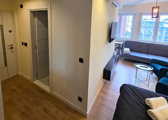 Dior - - Strogi Centar Grada * 新帕扎尔